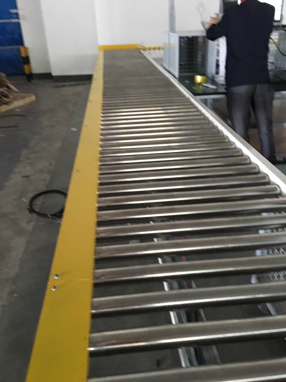 滾筒輸送機(jī)安裝